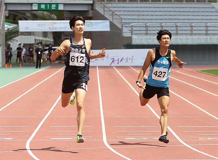 남자 200m 우승 고승환(배번 612, 사진 왼쪽)