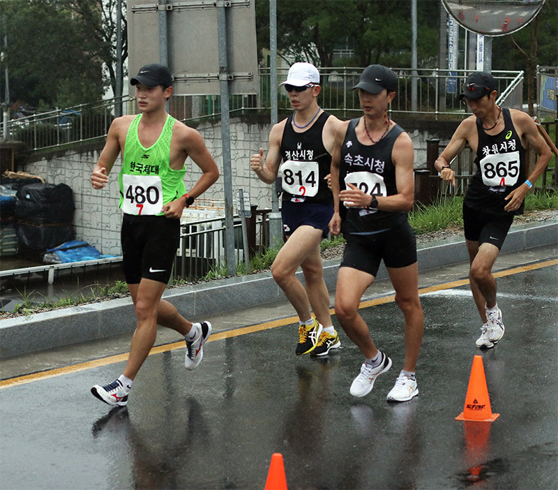 남자 20km경보 우승 김현섭(배번 724, 속초시청)