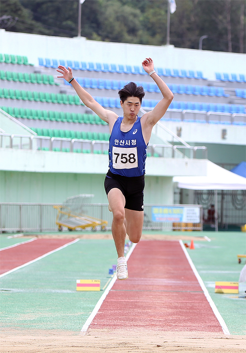남자 세단뛰기 우승, 성진석