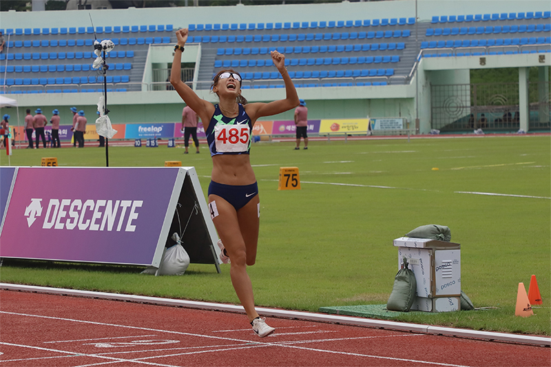 여자 7종 경기 마지막 종목 800m 결승 피니시하는 정연진