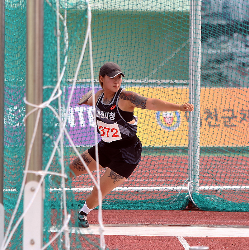 여자 원반 대회신기록 우승 정예림