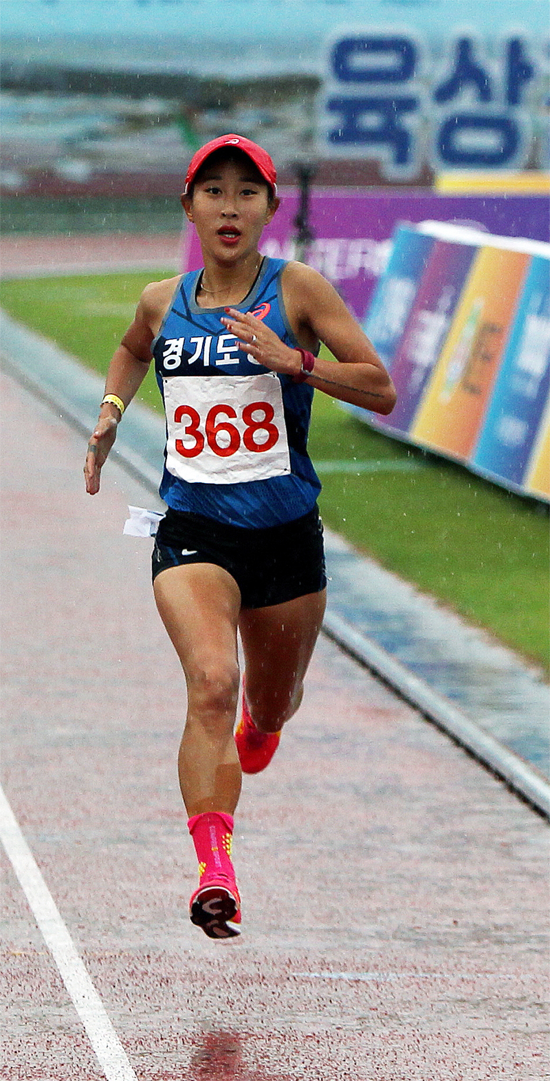 여자 10,000m 역주하는 임예진