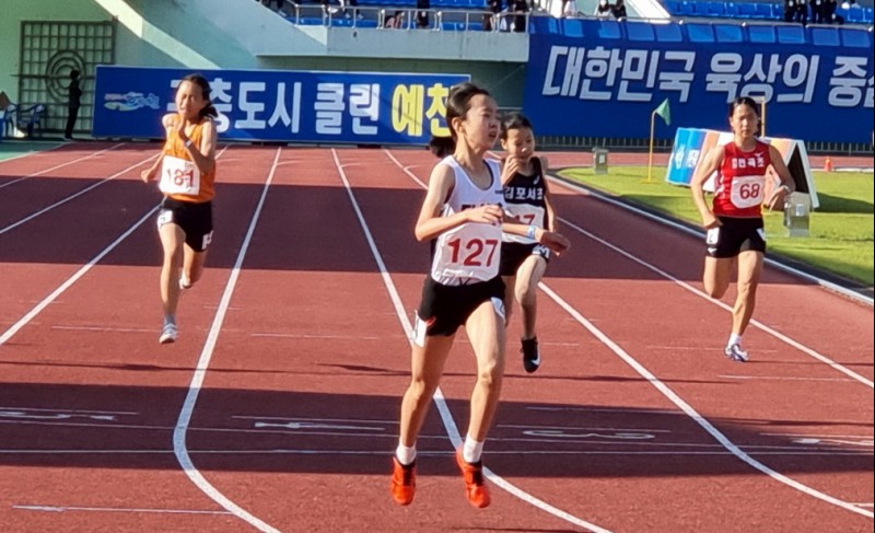 여자 초등학교 200m 한국기록 수립 기영난