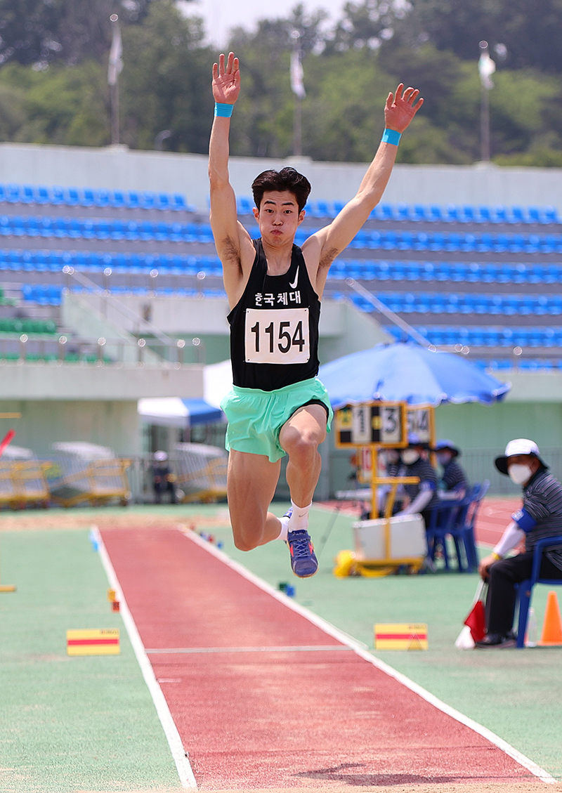남자 대학일반부 세단뛰기 우승 김장우