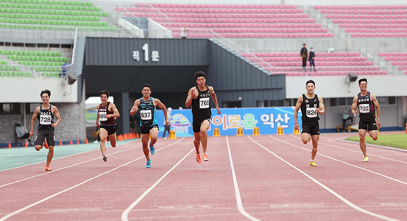 남자부 200m 우승 이재하 (사진 중앙)