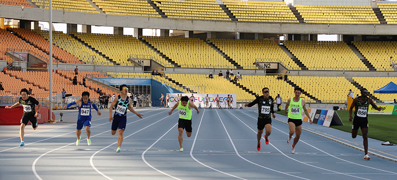 남자 일반부 100m 우승 김국영(배번 768, 사진 왼쪽 세 번째)