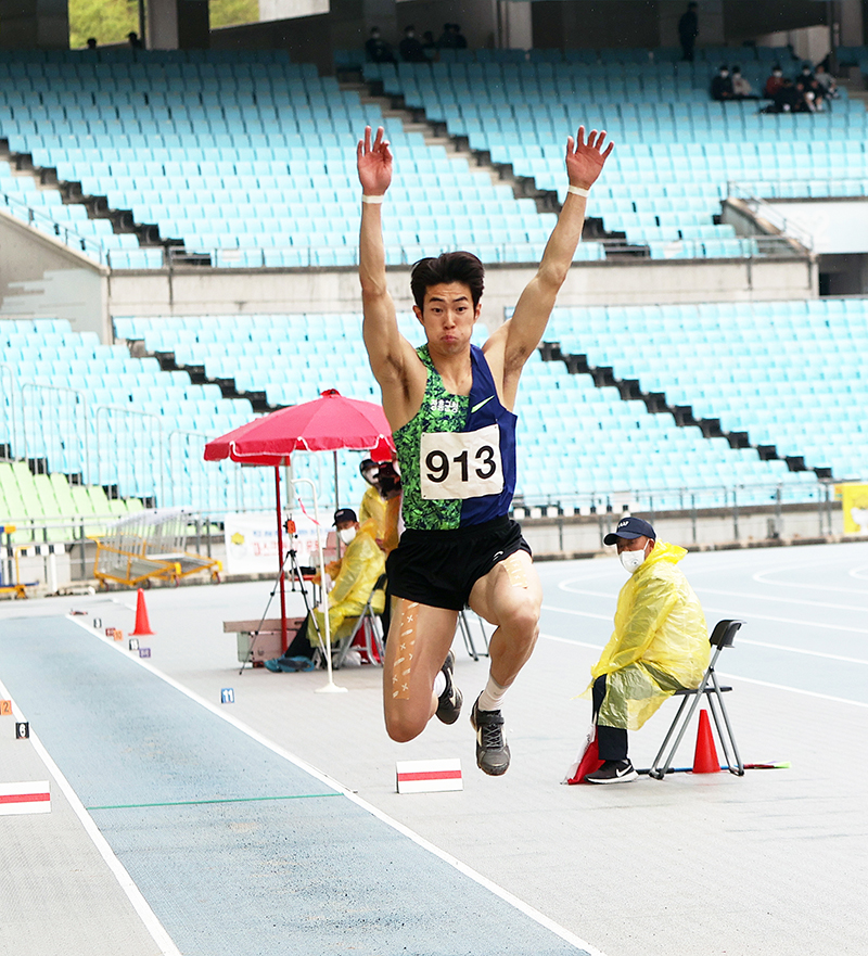 남자 세단뛰기 우승 김장우